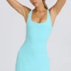 Vestido de tenis Soft Active con espalda abierta en color aguamarina