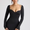Vestido Demelza de manga larga y escote corazón en negro