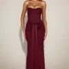 Vestido drapeado bandeau con aberturas de satén Aisra en rojo vino