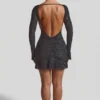 Vestido Grazina con espalda abierta y corte en A, adornado, en negro