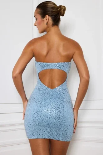 Vestido Hibana con adornos y escote corazón en azul claro