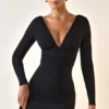 Vestido Jessa de corte en A con escote pronunciado y fruncidos en modal, en negro
