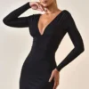 Vestido Jessa de corte en A con escote pronunciado y fruncidos en modal, en negro