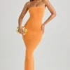 Vestido largo ajustado con cuello bandeau Kali de modal en naranja atardecer