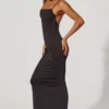 Vestido largo ajustado con fruncidos Ryatt en negro