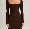 Vestido largo ajustado de cuello cuadrado Lux Modal en marrón chocolate