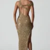 Vestido largo asimétrico con aberturas y adornos Persephone en dorado