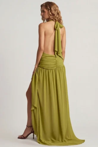Vestido largo asimétrico con cuello halter Oliana en verde oliva