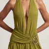 Vestido largo asimétrico con cuello halter Oliana en verde oliva