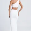 Vestido largo asimétrico con detalle de herrajes Rosalia en blanco