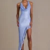 Vestido largo asimétrico con escote pronunciado y adornos Vivienne Premium en azul cielo