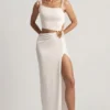 Vestido largo asimétrico de jersey texturizado Imara en blanco