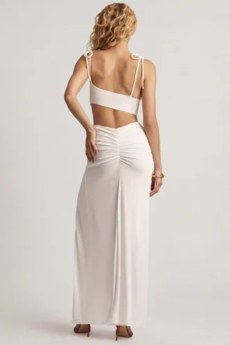 Vestido largo asimétrico de jersey texturizado Imara en blanco