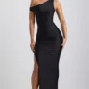 Vestido largo asimétrico de un solo hombro con fruncidos Akeeva en negro