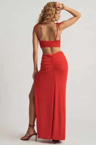 Vestido largo asimétrico Imara de jersey texturizado en rojo chile