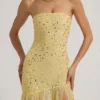 Vestido largo asimétrico semitransparente con adornos de Kerra en amarillo