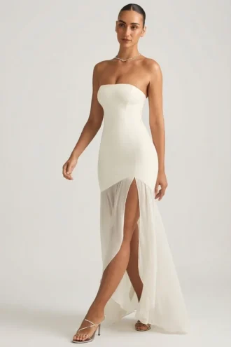 Vestido largo asimétrico sin tirantes con cola de pez Melina en color marfil