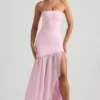 Vestido largo asimétrico sin tirantes con corte de cola de pez Melina en rosa suave