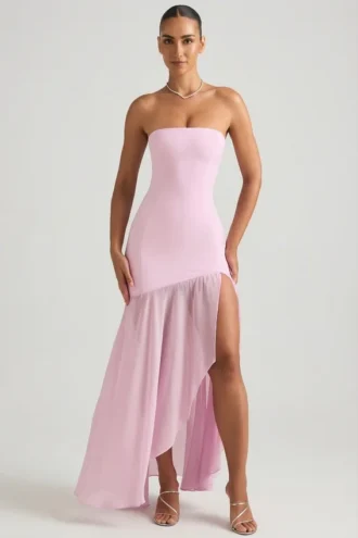 Vestido largo asimétrico sin tirantes con corte de cola de pez Melina en rosa suave