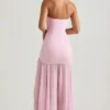 Vestido largo asimétrico sin tirantes con corte de cola de pez Melina en rosa suave