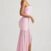 Vestido largo asimétrico sin tirantes con corte de cola de pez Melina en rosa suave