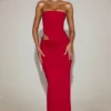 Vestido largo bandeau con aberturas de jersey suave Zorya en rojo intenso