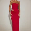 Vestido largo bandeau con aberturas de jersey suave Zorya en rojo intenso