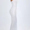 Vestido largo bandeau con aberturas y adornos Kinsley en blanco