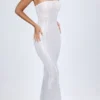 Vestido largo bandeau con aberturas y adornos Kinsley en blanco