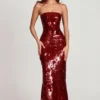 Vestido largo bandeau con adornos 3D de Nottola en rojo
