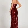 Vestido largo bandeau con adornos 3D de Nottola en rojo
