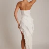 Vestido largo bandeau con volantes de Nevali en color marfil