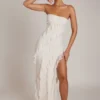 Vestido largo bandeau con volantes de Nevali en color marfil