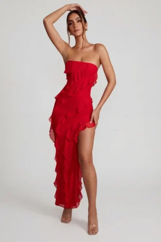 Vestido largo bandeau con volantes de Nevali en rojo