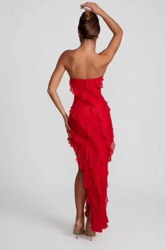 Vestido largo bandeau con volantes de Nevali en rojo