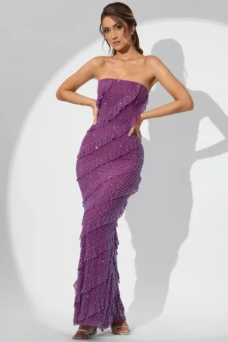 Vestido largo bandeau con volantes y adornos Dulce en color ciruela