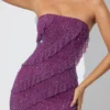 Vestido largo bandeau con volantes y adornos Dulce en color ciruela