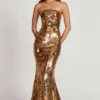 Vestido largo bandeau Nottola con adornos 3D en dorado