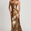 Vestido largo bandeau Nottola con adornos 3D en dorado