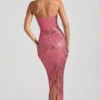 Vestido largo bandeau sin tirantes con adornos Amaya en color sandía