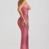 Vestido largo bandeau sin tirantes con adornos Amaya en color sandía