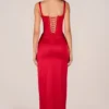 Vestido largo con abertura en el muslo y corte corsé de Marleigh en rojo rosa