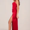 Vestido largo con abertura en el muslo y corte corsé de Marleigh en rojo rosa