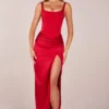Vestido largo con abertura en el muslo y corte corsé de Marleigh en rojo rosa