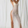 Vestido largo con aberturas y detalles de perlas Pacifica en blanco perla