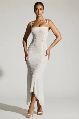 Vestido largo con bajo en forma de pañuelo y adornos Dole en blanco