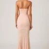 Vestido largo con cola de pez y escote corazón adornado Vesna en rosa empolvado