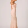 Vestido largo con cola de pez y escote corazón adornado Vesna en rosa empolvado