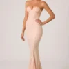 Vestido largo con cola de pez y escote corazón adornado Vesna en rosa empolvado