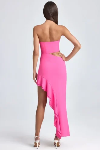 Vestido largo con corte bandeau, aberturas y volantes de Acelynn en rosa piruleta